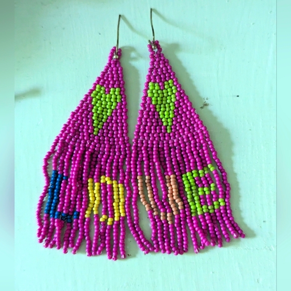 LOVE Earrings handmade beaded hot 🩷 pink 💚 - Picture 4 of 8